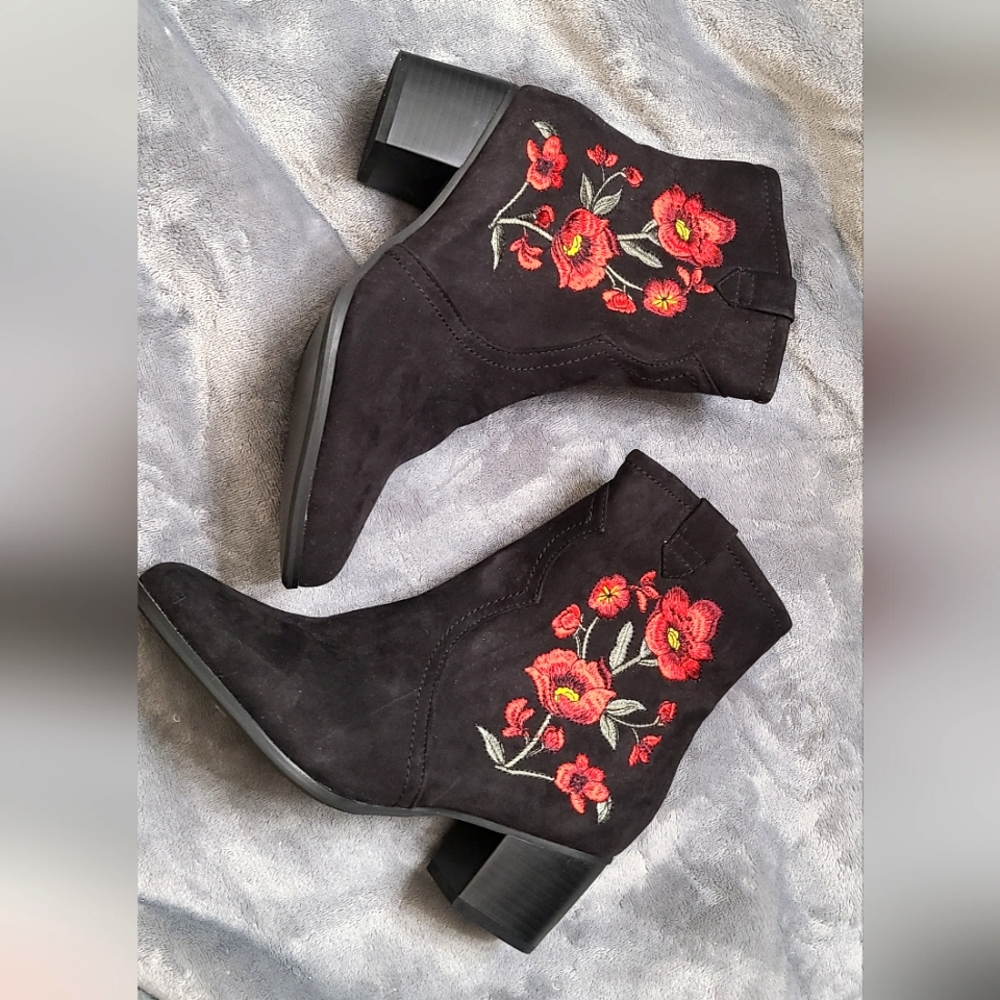 Ankle Cowboy-style Boots